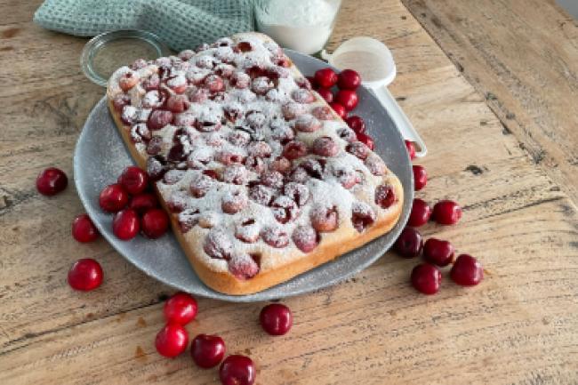 Kirschenkuchen mit Marzipan Rezept